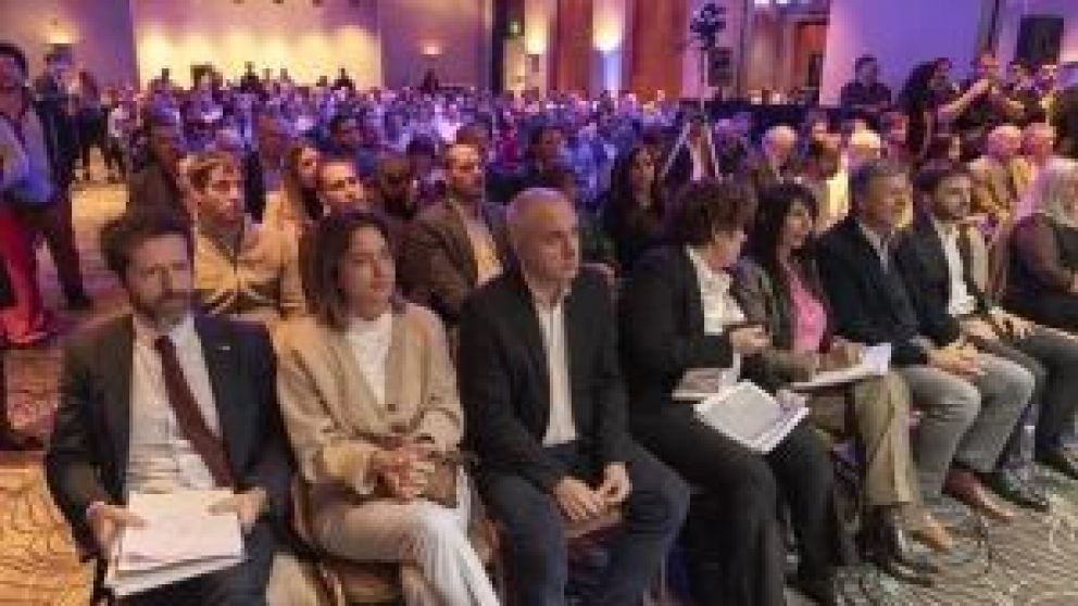 Así quedó demostrado en el Foro de Transición Energética e Hidrógeno Verde que se realizó en Comodoro Rivadavia. Los desafíos, la necesaria mirada de largo plazo, y las ventajas comparativas que la región puede ofrecer.