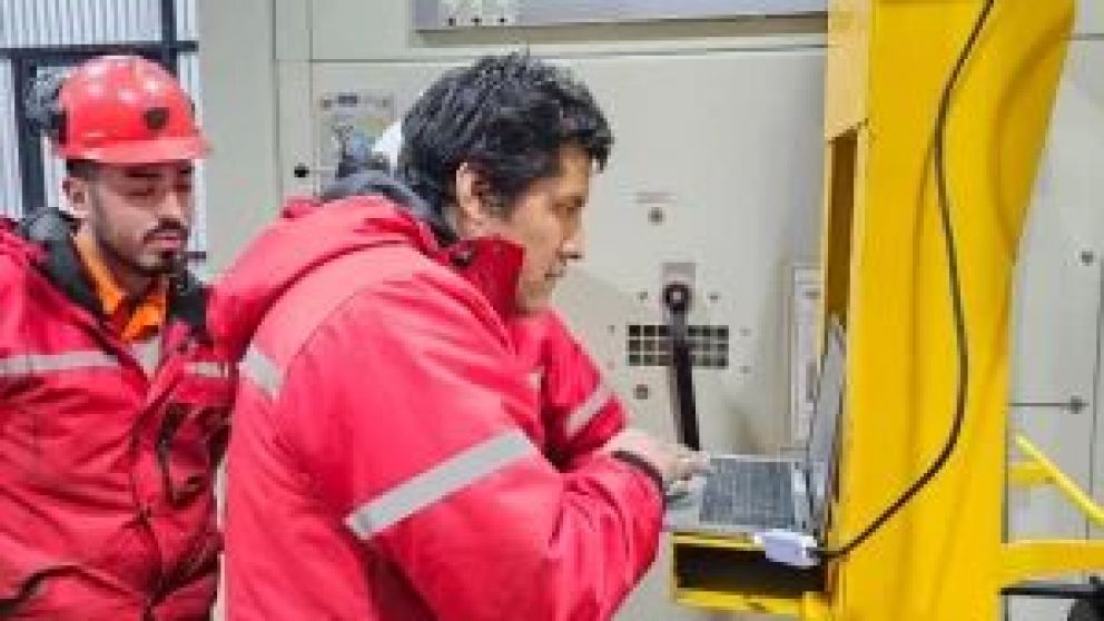 El subgerente de Energía de YCRT, Hernán Cardozo, destacó el trabajo realizado desde la empresa para brindar el servicio a Río Turbio, 28 de Noviembre y Julia Dufour ante el corte de suminsitro programado anteriormente por Servicios Públicos. Los detalle