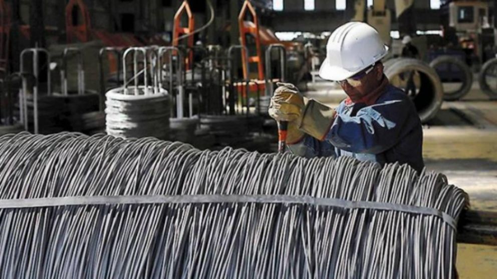 La actividad metalúrgica sigue en caída por la recesión