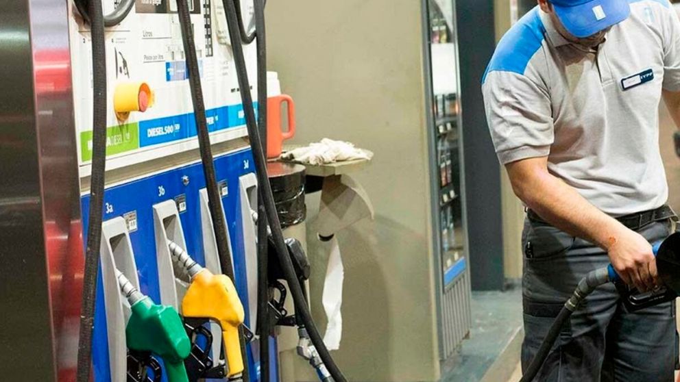 Combustibles no aumentarán en mayo porque el Gobierno posterga un impuesto