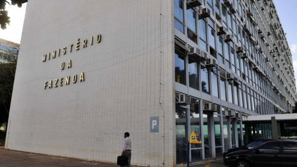 Por suba de ingresos, Brasil bajó casi 80% de su déficit primario en marzo