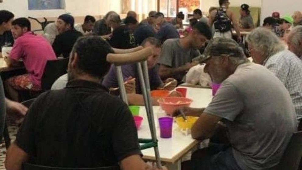 Cenas Solidarias alimentaba a 300 personas en situación de calle hasta que les sacaron el edificio