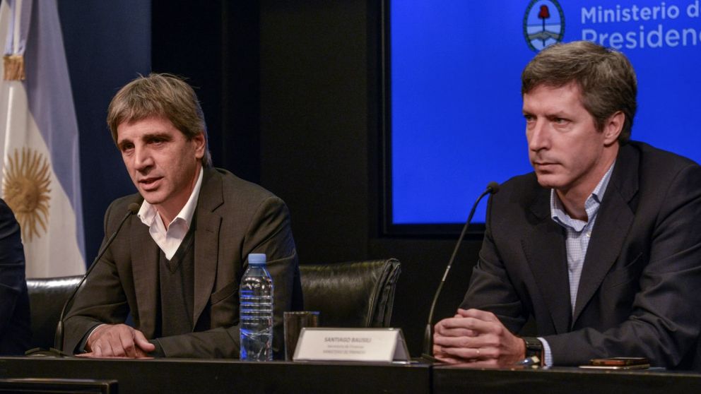 Luis Caputo se quedó en Buenos Aires mientras el titular del BCRA negocia en China Internacional (FMI).Foto NA zzzz