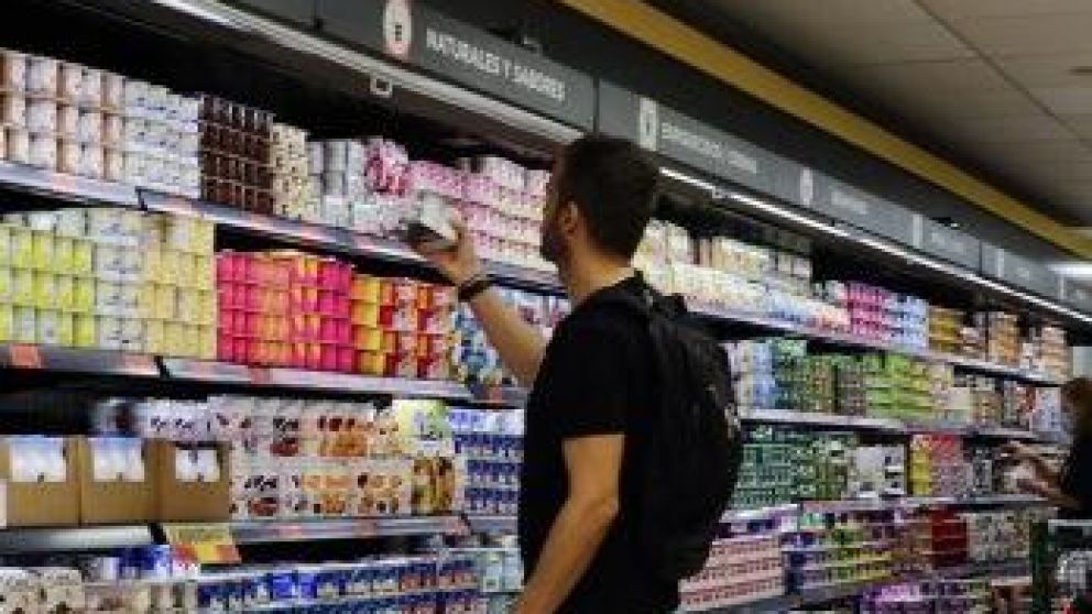 Más del 50% de los españoles están recortando gastos básicos