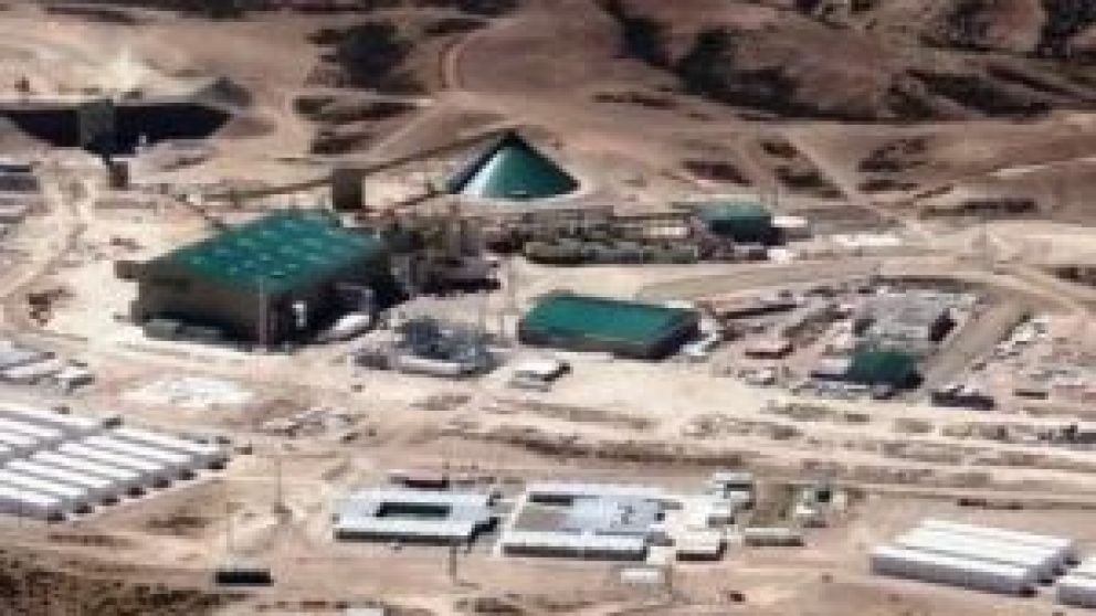  Respecto al fallecimiento de dos operarios en Cerro Negro, la minera inform� que "la justicia est� realizando las investigaciones pertinentes y debemos ser respetuosos del proceso". Adem�s, pidi� al Gobierno Provincial "una pronta resoluci�n respecto al 