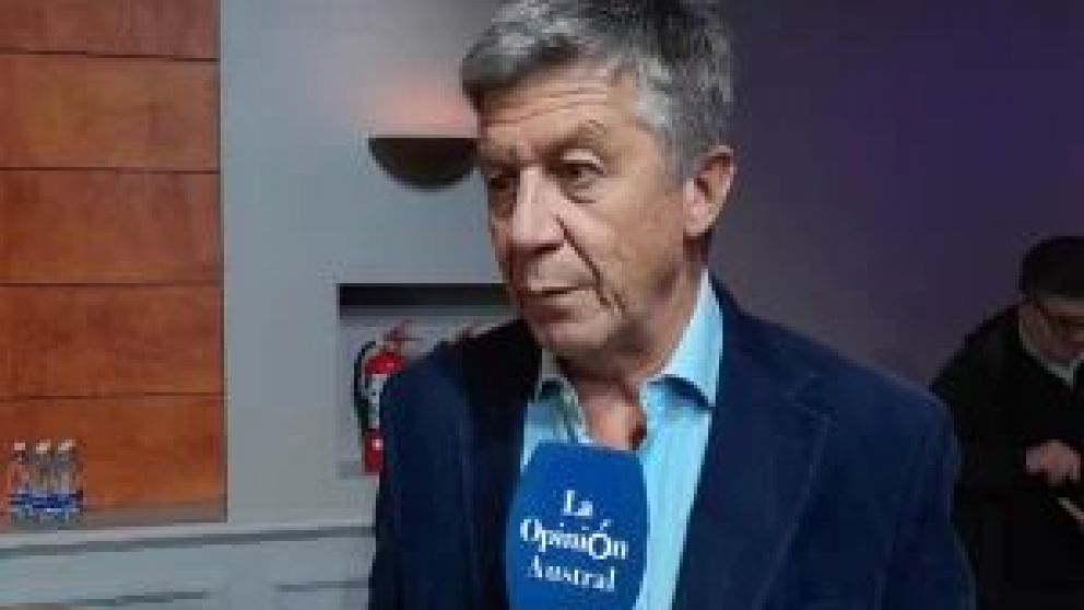 El vicegobernador de Chubut, Gustavo Menna, dialogó mano a mano con La Opinión Austral en el Foro Transición Energética e Hidrógeno Verde en Comodoro Rivadavia y se refirió al marco regulatorio necesario para el impulso de la industria del hidrógeno verd
