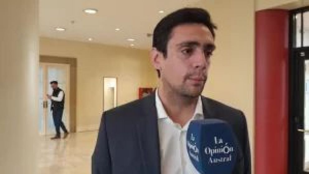 El ministro de Hidrocarburos de Chubut habló con el enviado especial de La Opinión Austral. Destacó la calidad del viento patagónico, la importancia de adoptar condiciones en línea con la demanda que tiene la Unión Europea. También se refirió al proceso