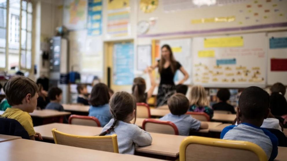 La Ayuda Escolar consiste en un pago mensual de $20 mil
