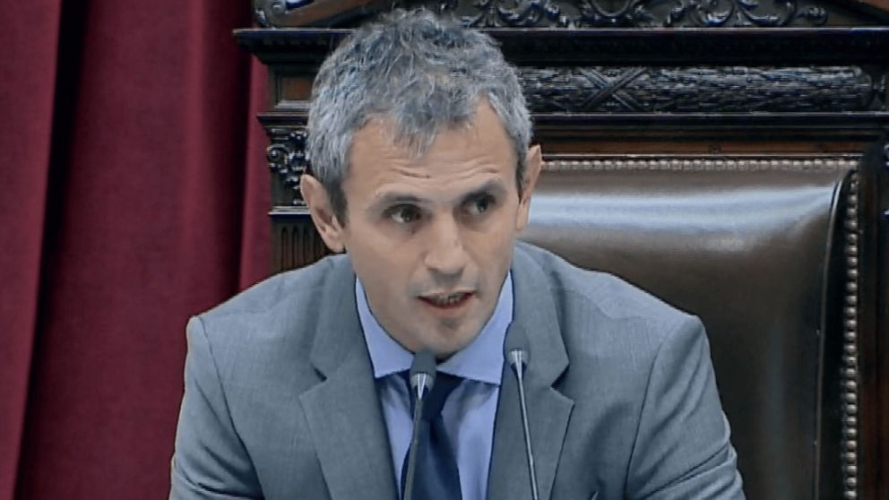 Ley Ómnibus: el oficialismo aceptó introducir más cambios y sigue negociando con la UCR y HCF