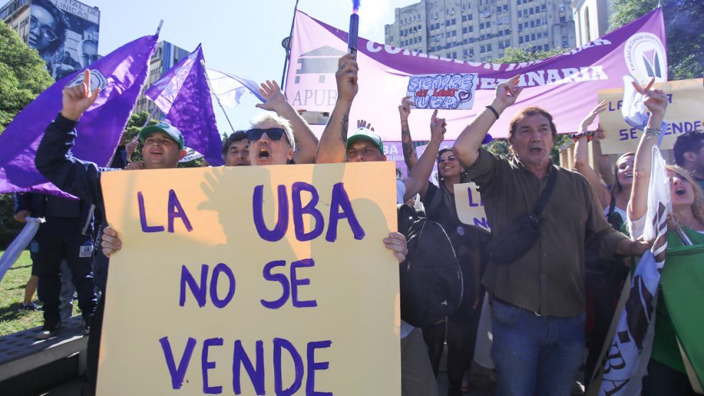 Marcha universitaria: miles de personas se movilizan hacia Plaza de Mayo