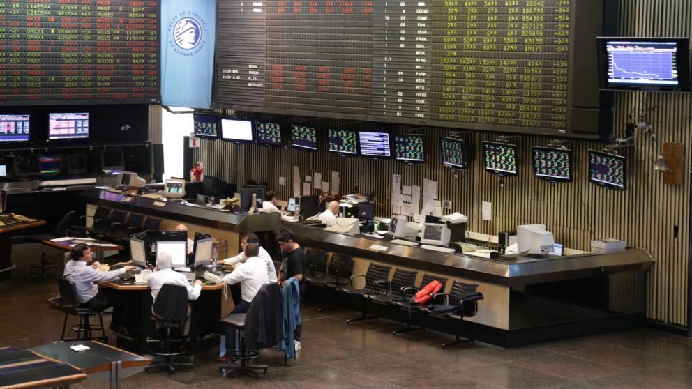 Crece la cobertura cambiaria mediante futuros hacia fin de a�o