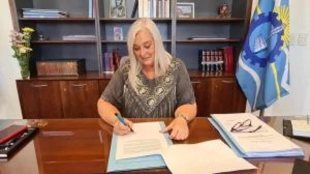 La senadora nacional por Chubut pidió de manera formal por varias vías que el Gobierno nacional designe a una autoridad en el Consejo pesquero y adelantó que le solicitó explicaciones el jefe de Gabinete que dará su informe en 15 de mayo en el Congreso.