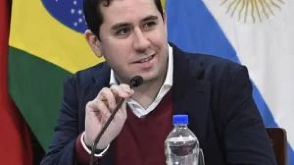 Es santacruceño y parlamentario en el bloque regional por Unión por la Patria. "Los movimientos geopolíticos de algunos Estados del bloque, sobre todo en Argentina, son riesgosos para la paz en la región", detalló en declaraciones a La Opinión Austral.