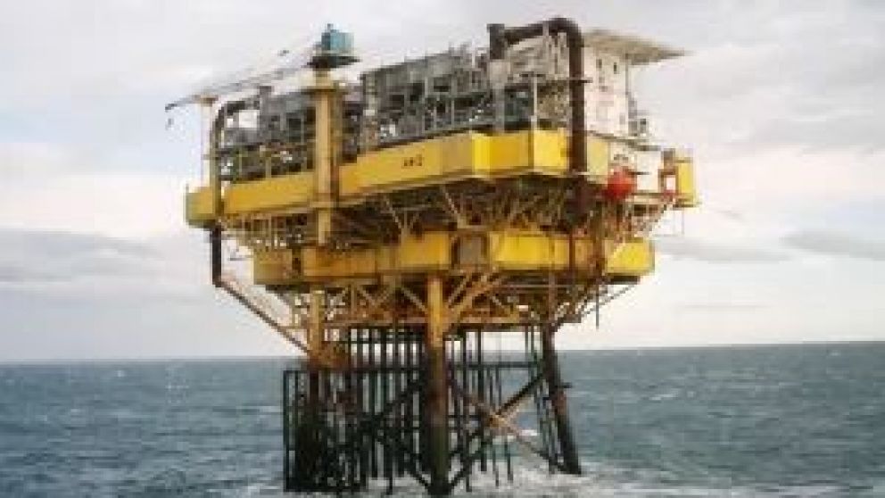 La petrolera nacional de Chile anunció el inicio del proceso de negociación y venta de los activos de ENAP Sipetrol en Argentina que incluyen una plataforma offshore. El anuncio se da tras darse a conocer la salida de YPF de áreas maduras. La firma manten