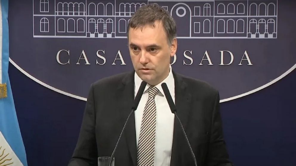 El Gobierno afirmó que, en el Ministerio de Salud, "había roles que se superponían"