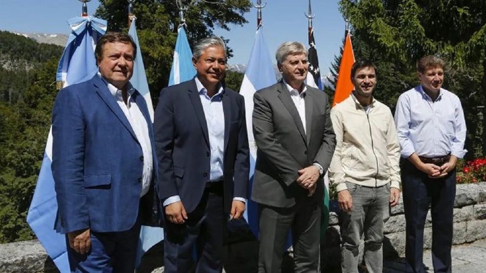 Aunque esperarán hasta que ingrese el texto final al Congreso, el borrador presentado por el Gobierno, en capítulos clave como Hidrocarburos, tienen buena aceptación. Entre pinzas y a resolver están los cambios en Ganancias.