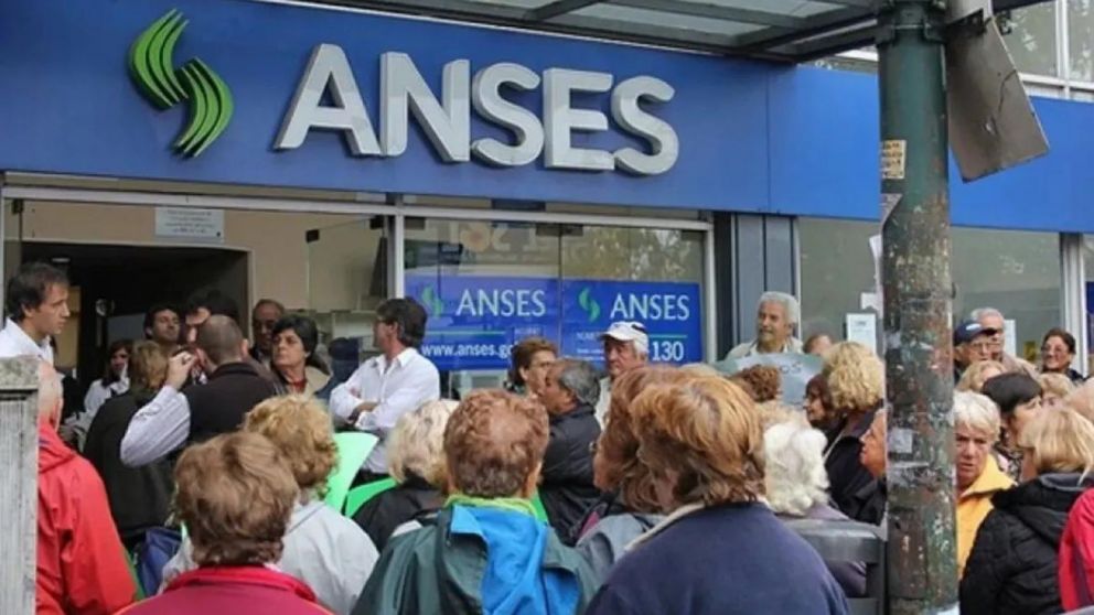 Anses confirmó los aumentos que recibirán los jubilados en los próximos 3 meses