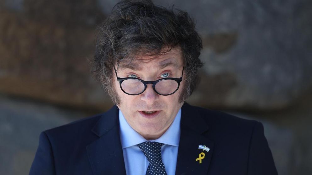 "Vamos a bajarlos de esa Torre de Marfil en la que creen que viven”, afirmó Milei