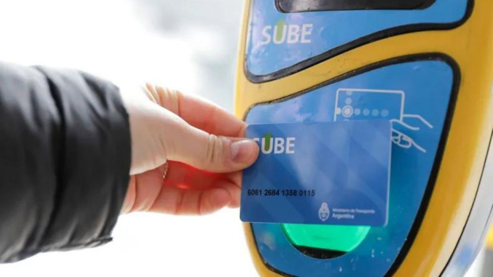 Una nueva iniciativa permitirá a un grupo específico viajar gratis en colectivo, tren y subte