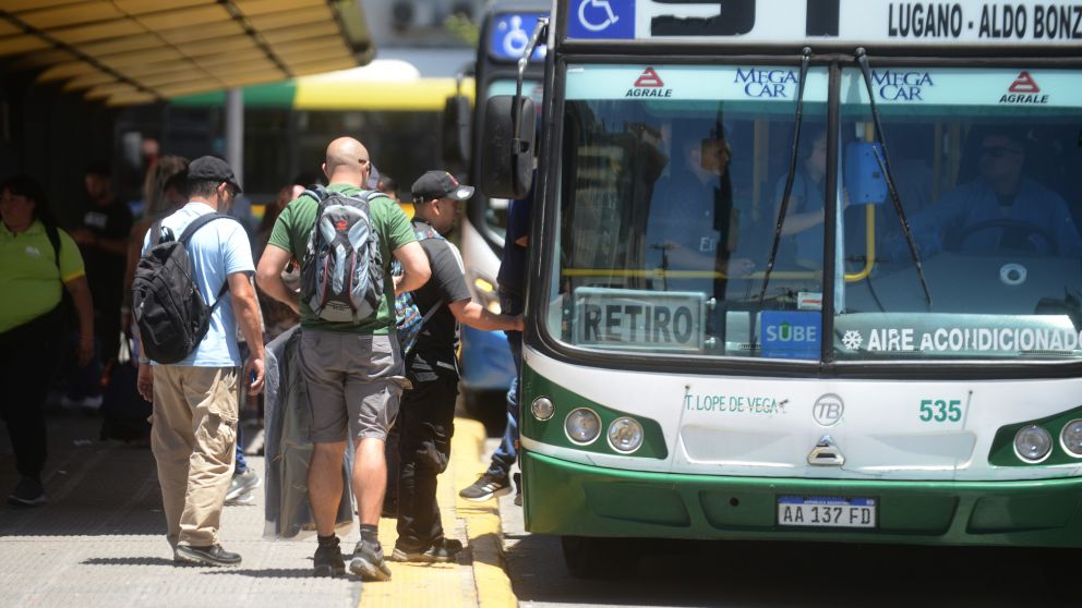 La UTA suspendió el paro de colectivos y seguirá negociando