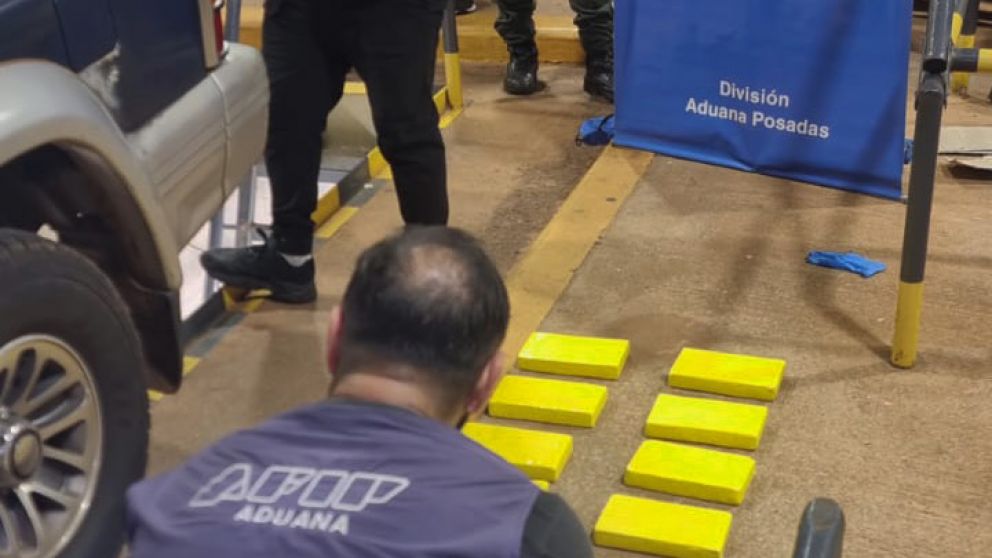 Detectan 16 kilos de cocaína con una marca particular, que pretendían ingresar desde Paraguay