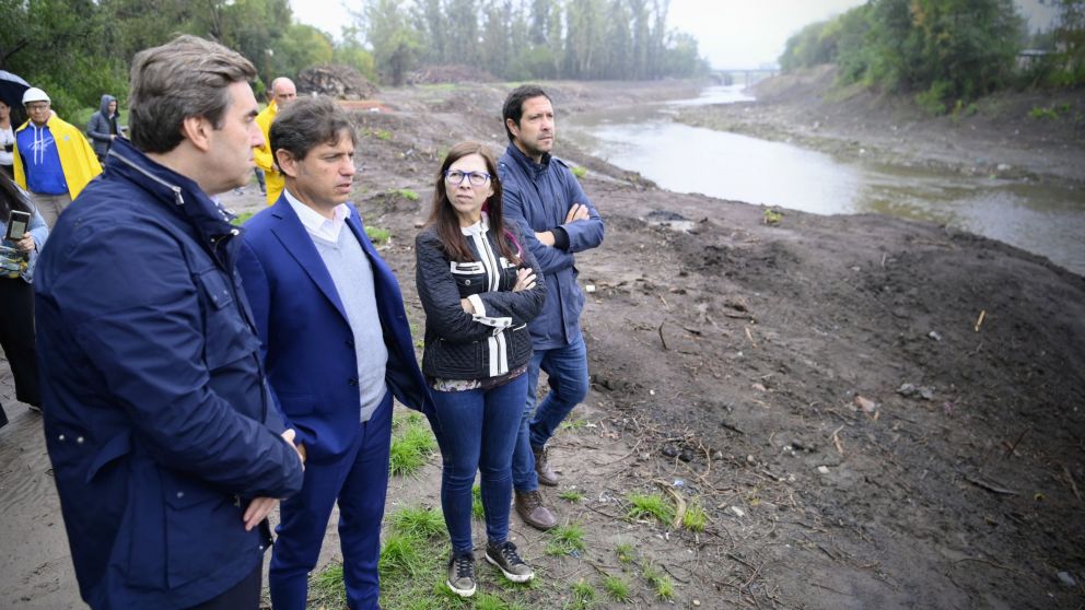 Kicillof vuelve a confrontar a Milei al afirmar que en Provincia "la obra pública no se paraliza"