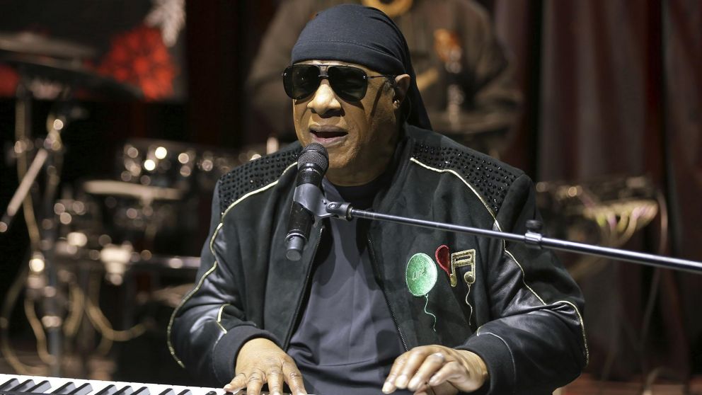 Stevie Wonder será intervenido en dos meses