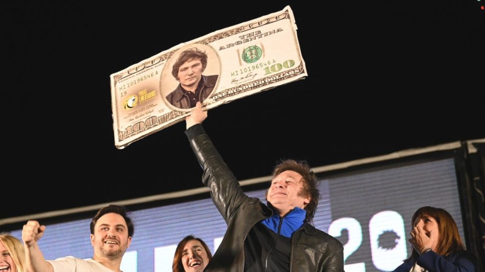 Desde que asumió, el presidente Javier Milei no dio una fecha precisa sobre la dolarización