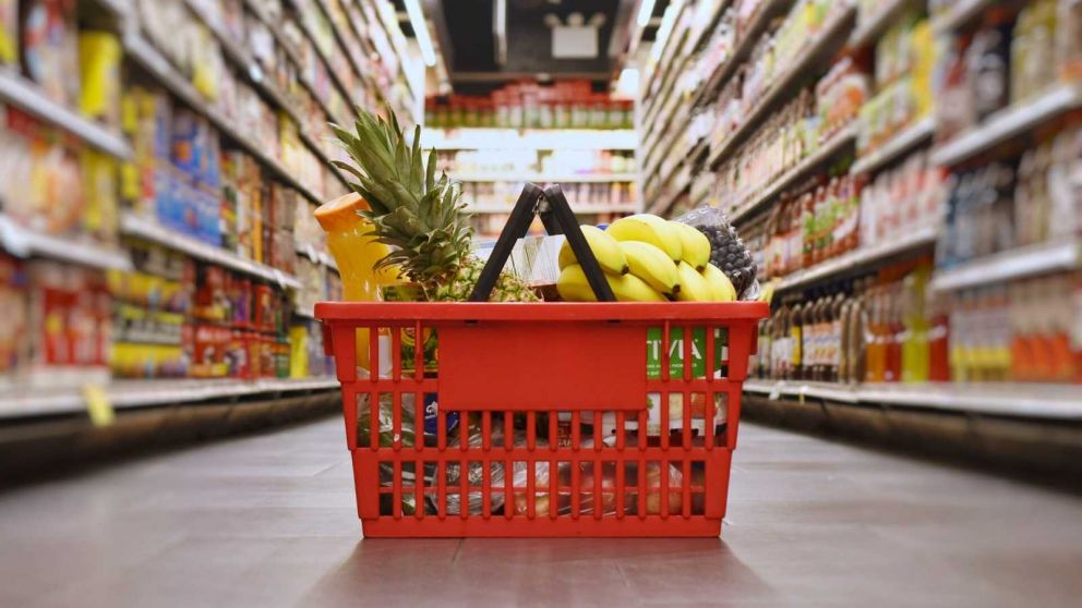 El consumo prolongó la caída en febrero y sumó presión a la baja al PBI