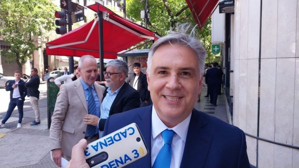 Apoyo clave: Llaryora dejó las rispideces y pidió "acompañar al Presidente"