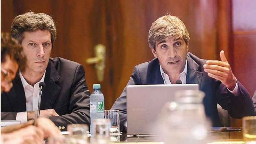 El titular del BCRA, Santiago Bausili y el ministro de Economía, Luis Caputo