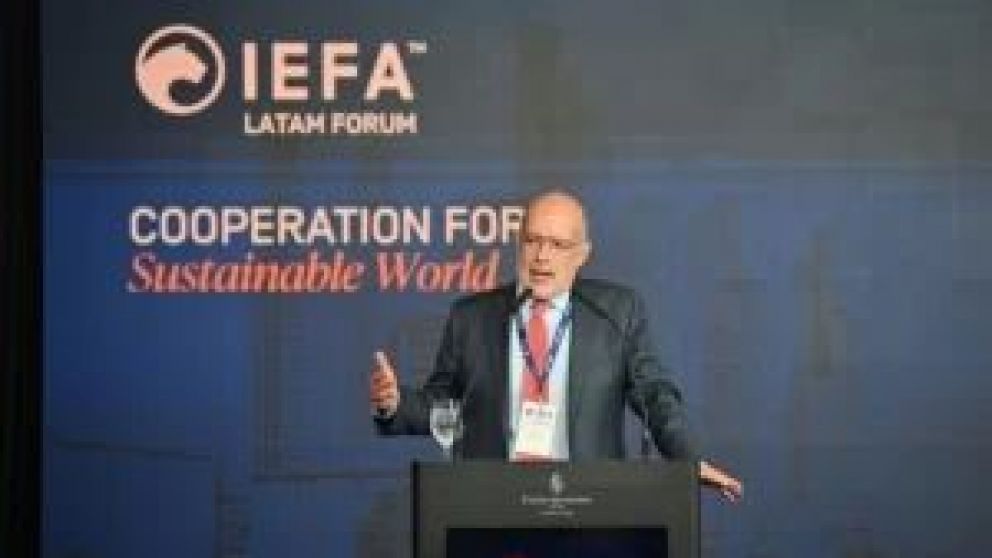 El auditor del FMI brindó una conferencia en la que abordó los primeros meses de gobierno. Pese a que destacó el "progreso impresionante", subrayó el impacto social del ajuste. Horas más tarde se reunió con Milei y Caputo.