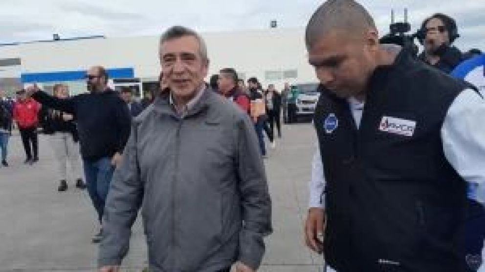 El ministro de Energía y Minería del gobernador Claudio Vidal dijo que "donde YPF se va otras operadoras quieren venir a invertir" y exigió que la petrolera de bandera debe hacer una "transición de forma ordenada y responsable".