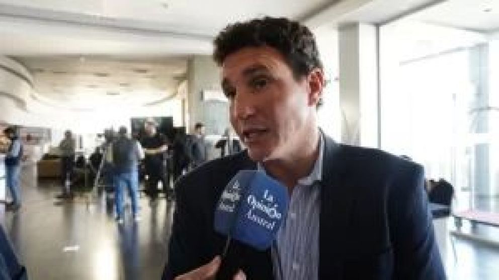 Agustín de la Fuente, Presidente de la Cámara Argentina de Industrias Pesqueras, explica el escándalo de la merluza negra: falta de cuota y denuncias previas. En diálogo con LU12 AM680 adviertió sobre las consecuencias legales para el buque y la empresa