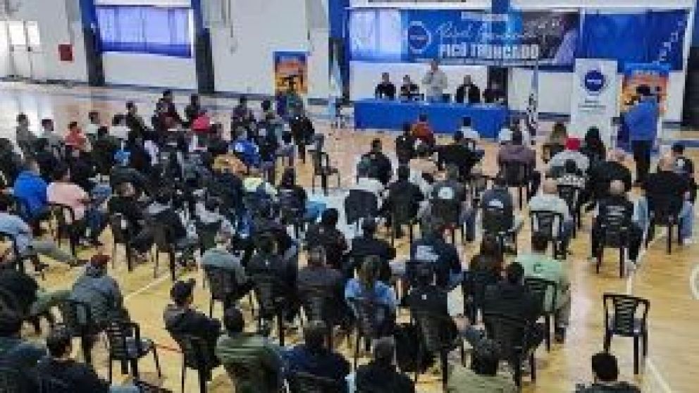 El Sindicato de Petroleros Privados de Santa Cruz convocó a una asamblea general para el próximo lunes en Cañadón Seco. “YPF le tiene que devolver a Santa Cruz lo que Santa Cruz le dio durante muchos años”, aseguró Rafael Güenchenen, secretario general d