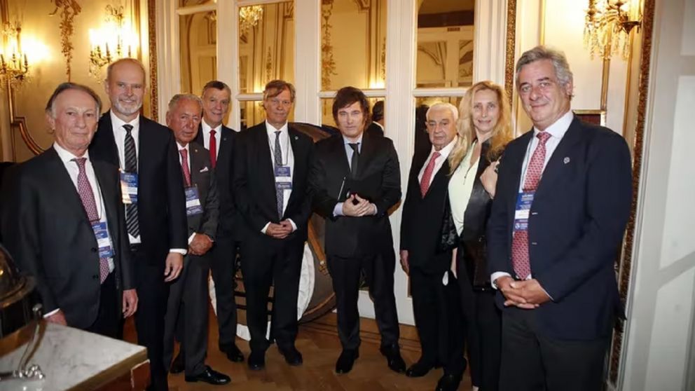 Los empresarios del Grupo de los Seis junto al presidente Javier Milei