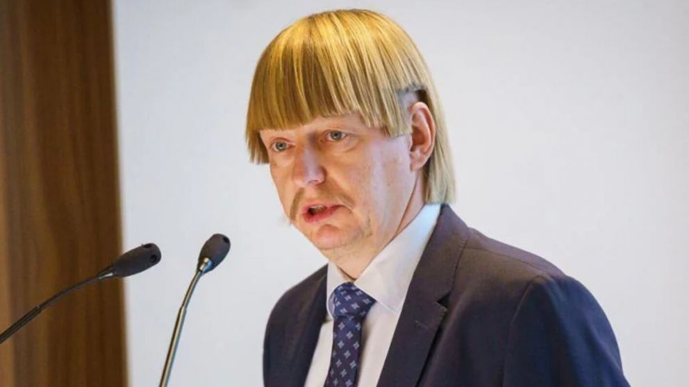 Rain Epler, el diputado de ultraderecha que es furor por su cabellera