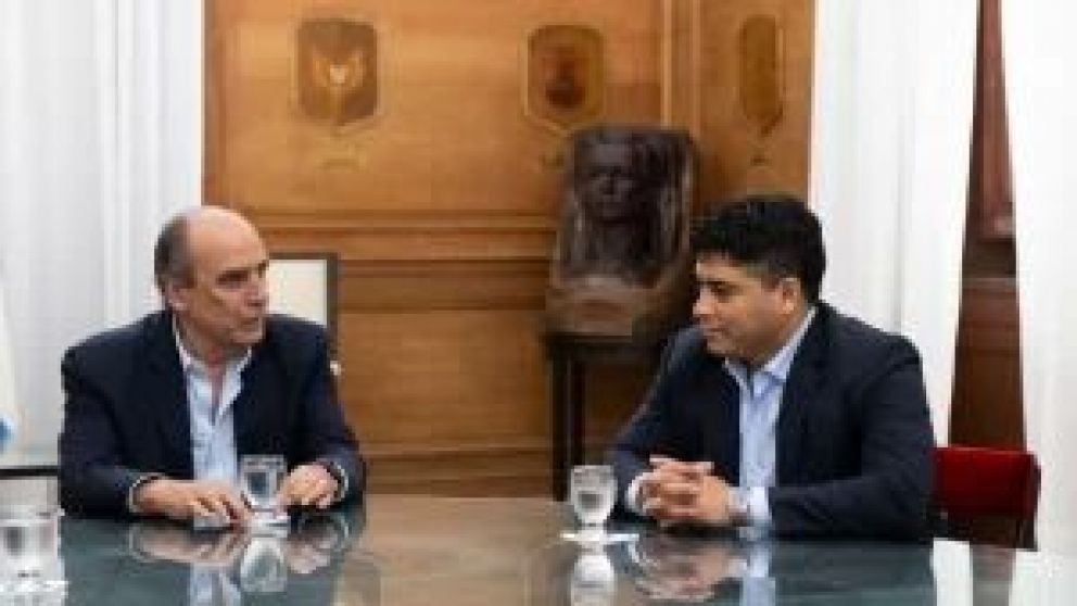 El gobernador de Santa Cruz se reunió con el ministro del Interior para tratar distintos puntos de la nueva Ley Ómnibus y expresó su negativa a que se vuelva a implementar la cuarta categoría del impuesto. Junto a la fórmula de actualización de las jubil