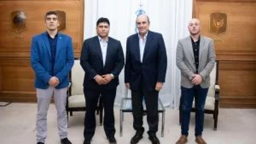 El gobernador de Santa Cruz mantiene una ocupada agenda de reuniones en Buenos Aires, junto a los intendentes de la cuenca de Río Turbio. En una reunión con el ministro del Interior, Guillermo Francos, reiteró su rechazo a cualquier intento de privatizac