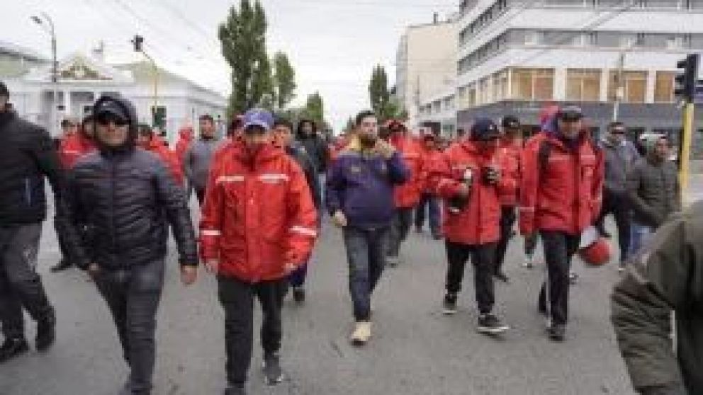 Representantes del Gobierno, Uocra y Ute, se reunieron en Río Gallegos pero no llegaron a un acuerdo y pasaron a un cuarto intermedio para la próxima semana.