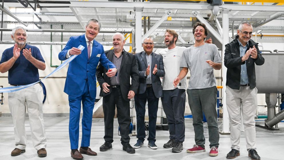 El Gobierno estuvo presente en la inauguración de la primera bioplanta cría insectos del país