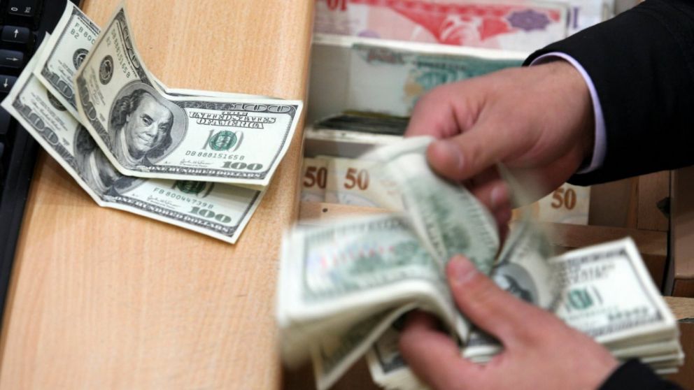 La divisa estadounidense sum� su tercera alza consecutiva