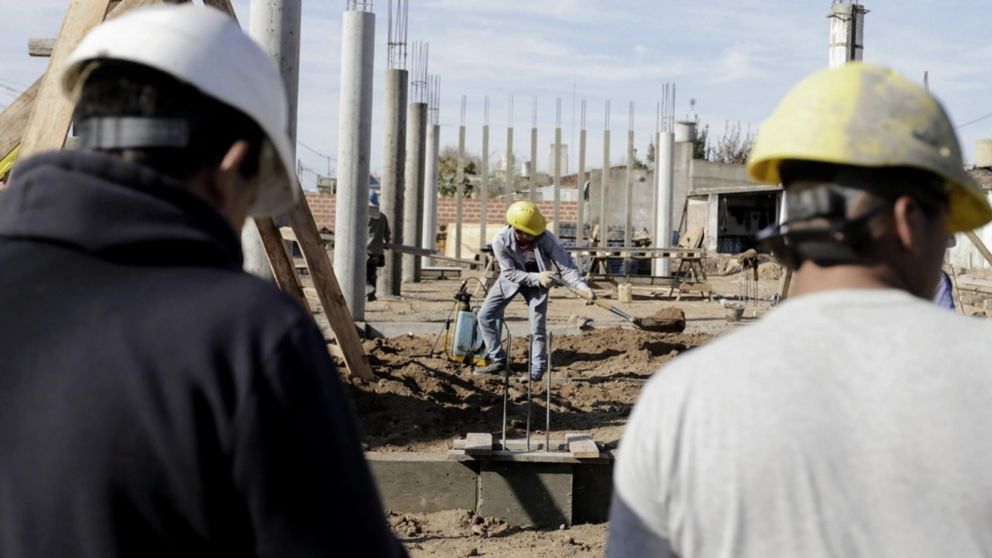 Constructores piden cita con Milei para salir de la emergencia
