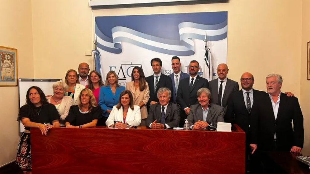 La nueva comisión directiva, presidida por Tscheider