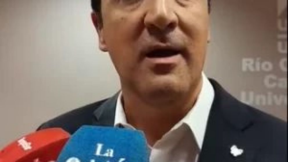 El intendente de Río Gallegos viajó a Caleta Olivia para participar de un encuentro debate sobre la crisis económica. Habló acerca de la autorización del directorio de YPF para desprenderse de 55 yacimientos maduros en distintos puntos del país. "Esperem
