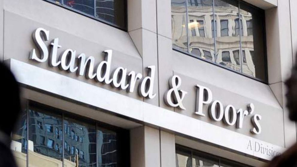 La Argentina no pagó intereses por USD220 millones y S&P rebajó otros dos bonos a default