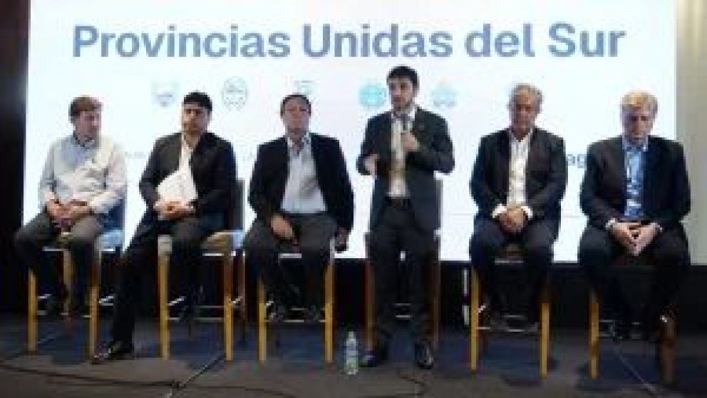 La reunión fue convocada por los gobernadores de la Patagonia para la puesta en funcionamiento del Consejo y que la Asamblea, de la cual depende, instruya sobre la puesta en marcha de la elaboración del entendimiento productivo patagónico.