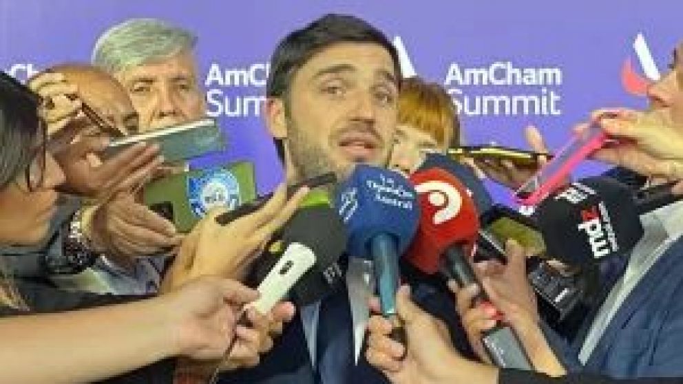 El gobernador de Chubut, Ignacio Torres, participó de un panel titulado "La agenda federal" junto a su par cordobés Martín Llaryora y bajo la moderación del periodista Alejandro Fantino. Luego de su exposición en el panel, el mandatario chubutense dialog