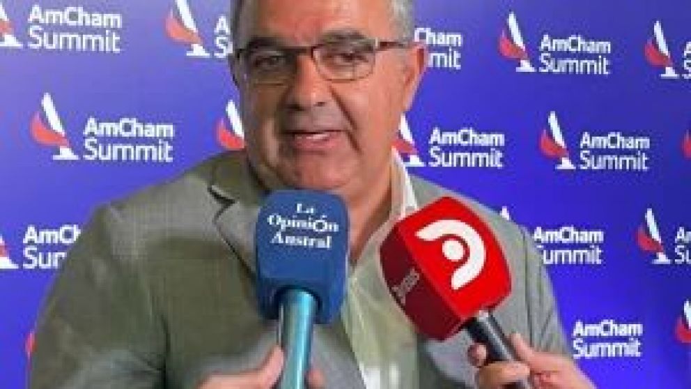 El gobernador de Catamarca, Raúl Jalil, participó de una charla titulada "La minería y el futuro responsable", a cargo del periodista Gonzalo Aziz. Además, el mandatario provincial habló con La Opinión Austral sobre las expectativas de inversión en su r