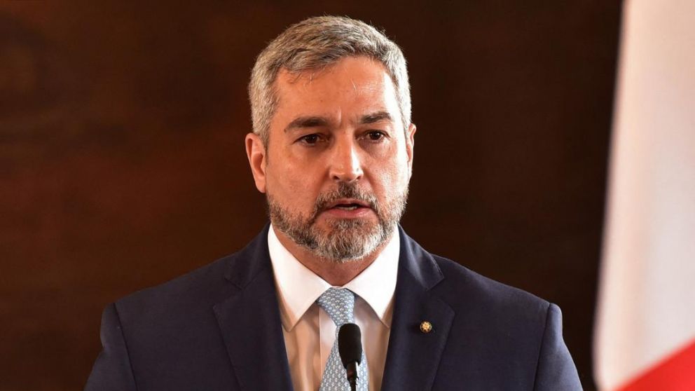 Fiscalía de Paraguay imputó por "revelación de secretos" al expresidente Abdo Benítez